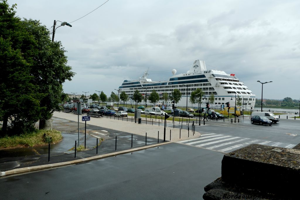 Avec 195 m de long, battant pavillon maltais, le Journey transporte 1100 passagers.