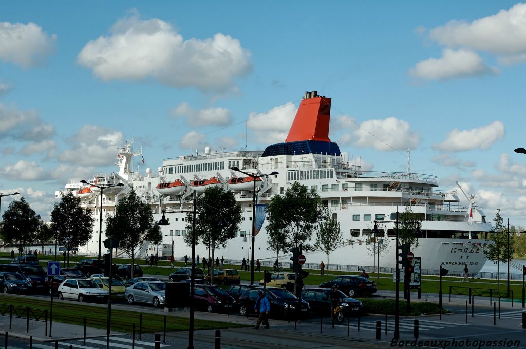 Les quais nouvellement aménagés mettent en valeur les bateaux qui osent y accoster.