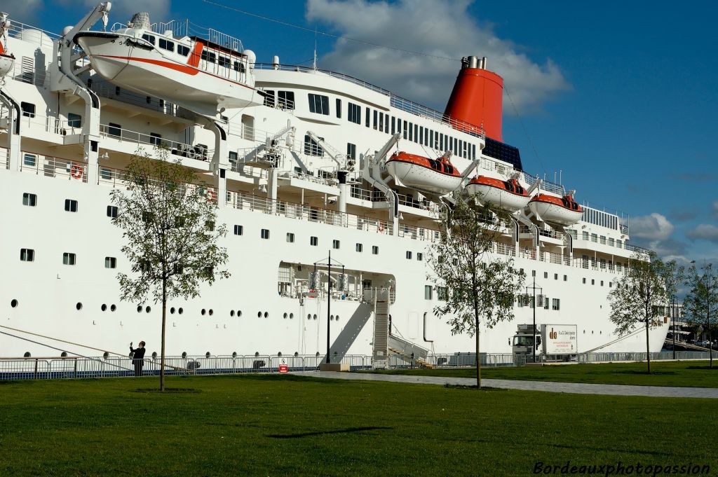 C'est au soleil couchant que le Nippon Maru est mis le plus en valeur.