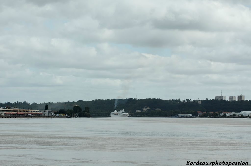 Il est midi en ce 25 août 2008. Peu de monde sur les quais pour accueillir l'Ocean Majesty.