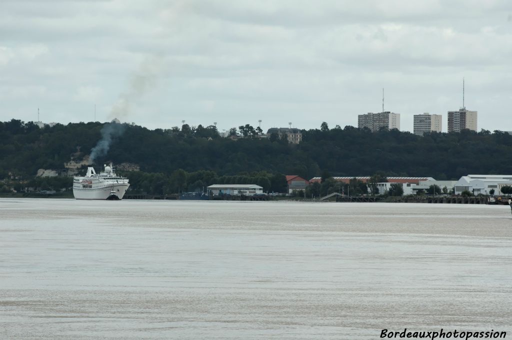 C'est sa première escale dans le port de Bordeaux.