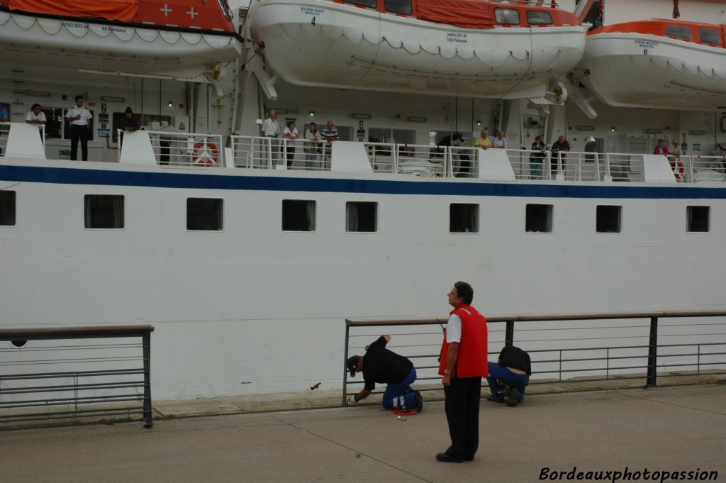 Le service du port autonome de Bordeaux va mettre en place la passerelle.