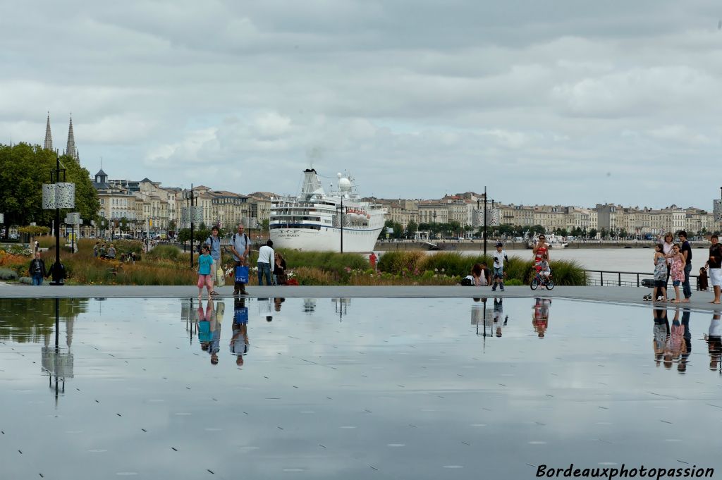 Prendront-ils le temps d'admirer le miroir d'eau ?