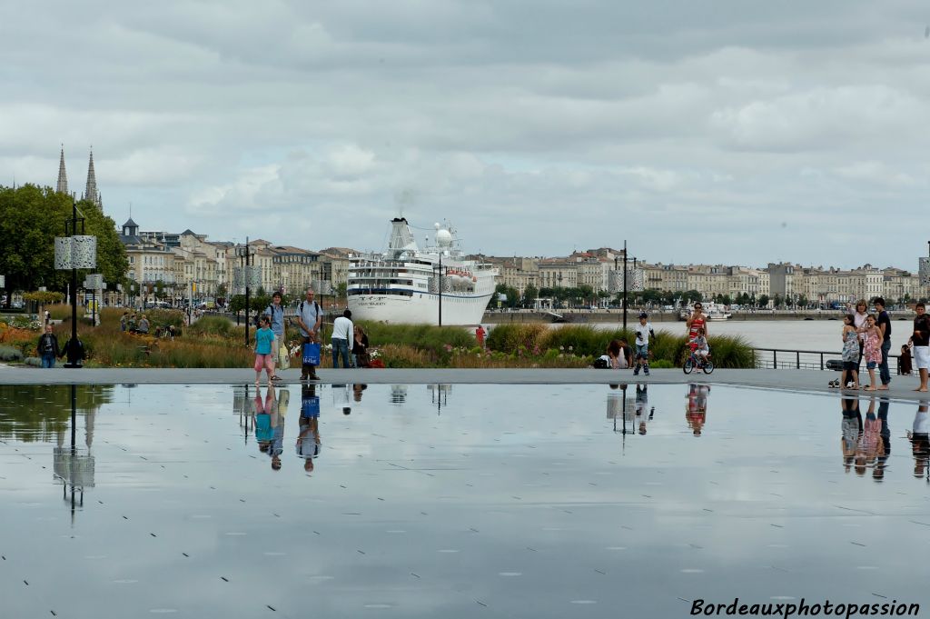 Prendront-ils le temps d'admirer le miroir d'eau ?