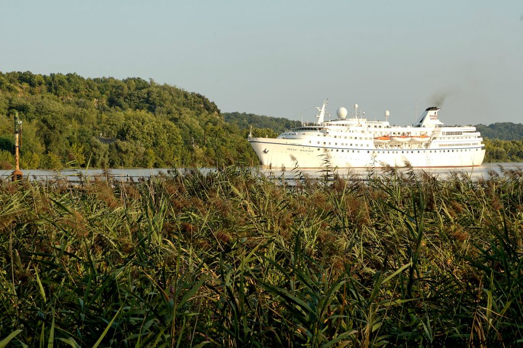 En remontant l'estuaire, les passagers verront un autre visage de Bordeaux... (ici devant la cité Claveau).