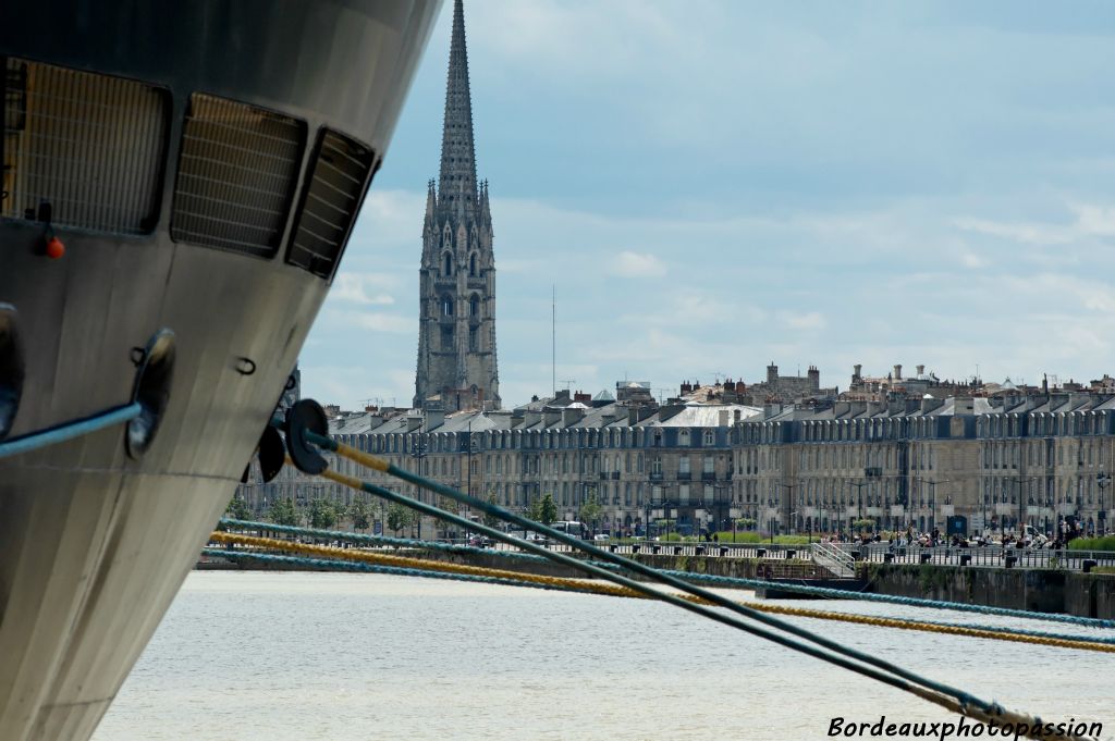 Ouf le commandant s'est arrêté à temps... sinon la flèche Saint Michel allait avoir un sacré problème !