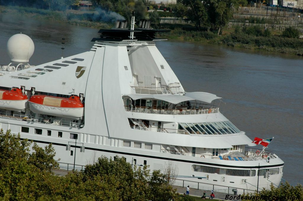 Voler au dessus de la cheminée du bateau avec les mouettes, ce n'est pas une utopie mais  tout à fait possible depuis la grande roue de la foire aux plaisirs.