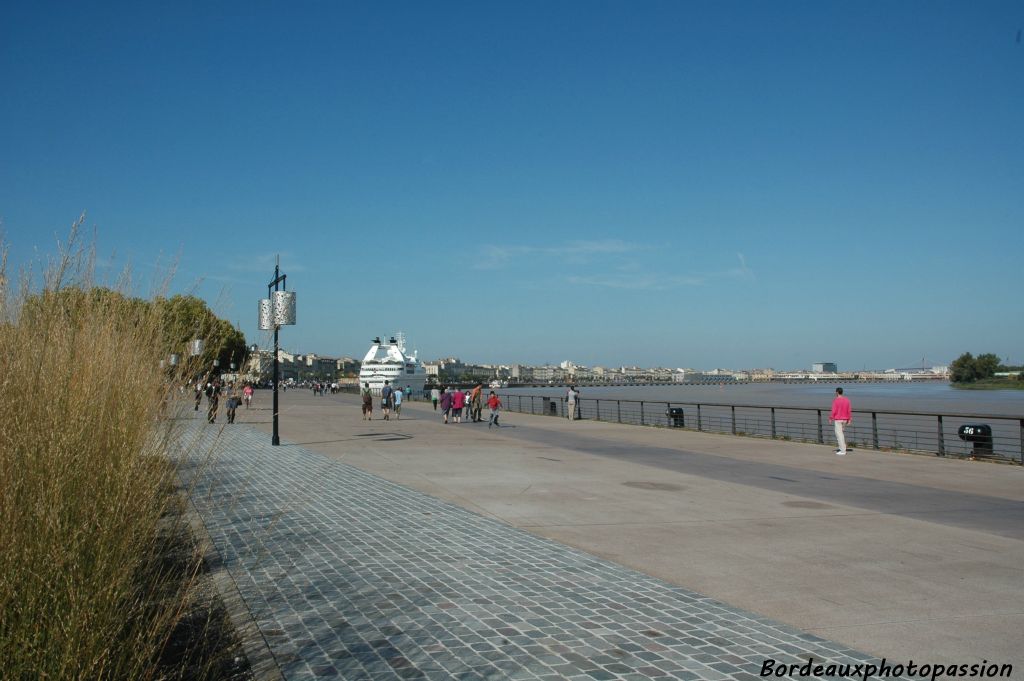 Farniente sur les quais, c'est la plus grosse activité en ce samedi après-midi.