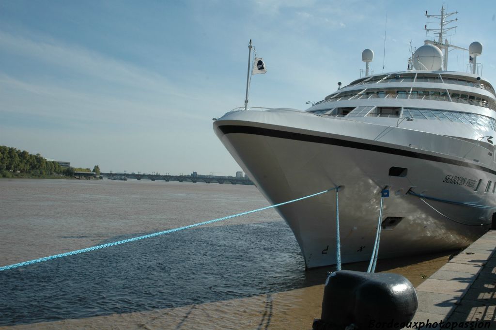 Tous les paquebots qui ont accosté sur les quais bordelais cette année,  étaient en face des Quinconces ou de la Bourse maritime.