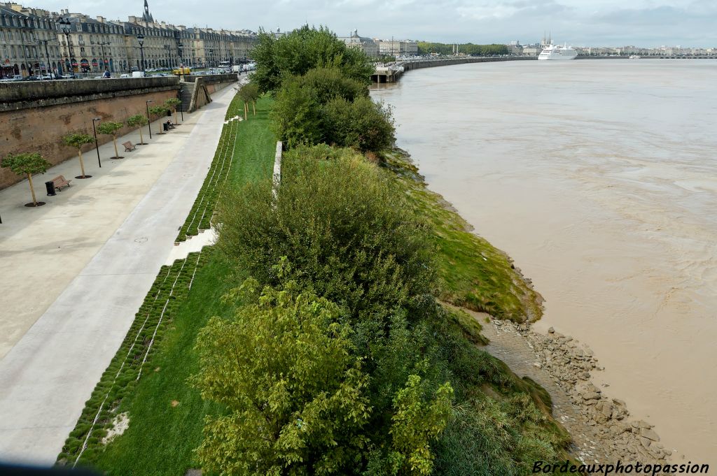 Le 3 septembre c'est le Silver Cloud qui est à quai. Avec un tel nom, il ne pouvait faire qu'un temps nuageux pour l'accueillir.<