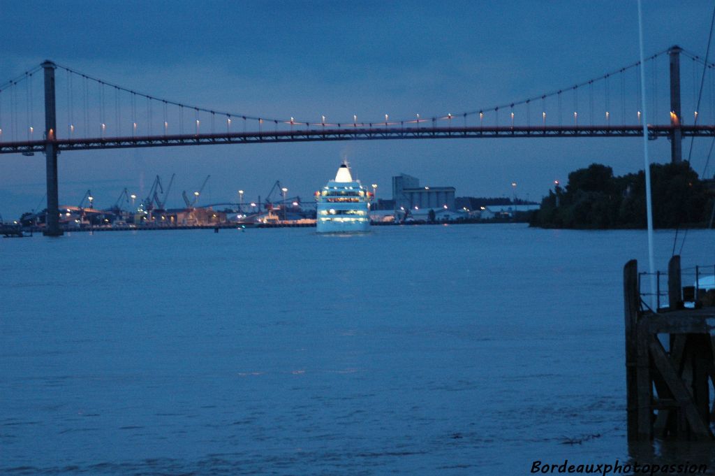 Bon voyage et bonjour aux Portugais à l'occasion de votre prochaine escale !