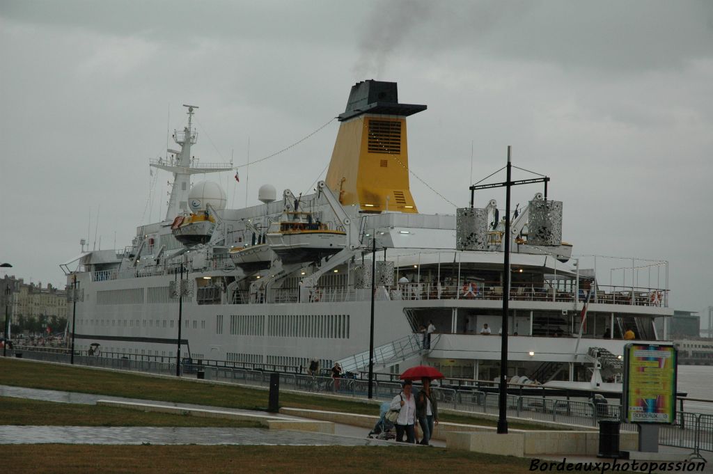 Le 11 août 2008, il faisait un temps de chien sur les quais pour accueillir le Spirit of Adventure en provenance de Nantes.