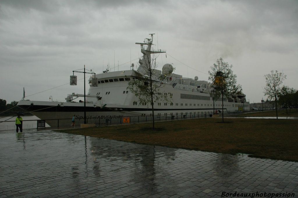 C'était la 10e escale de ce paquebot dans le port de la lune. Mais le soleil n'était pas là pour cette dixième venue.