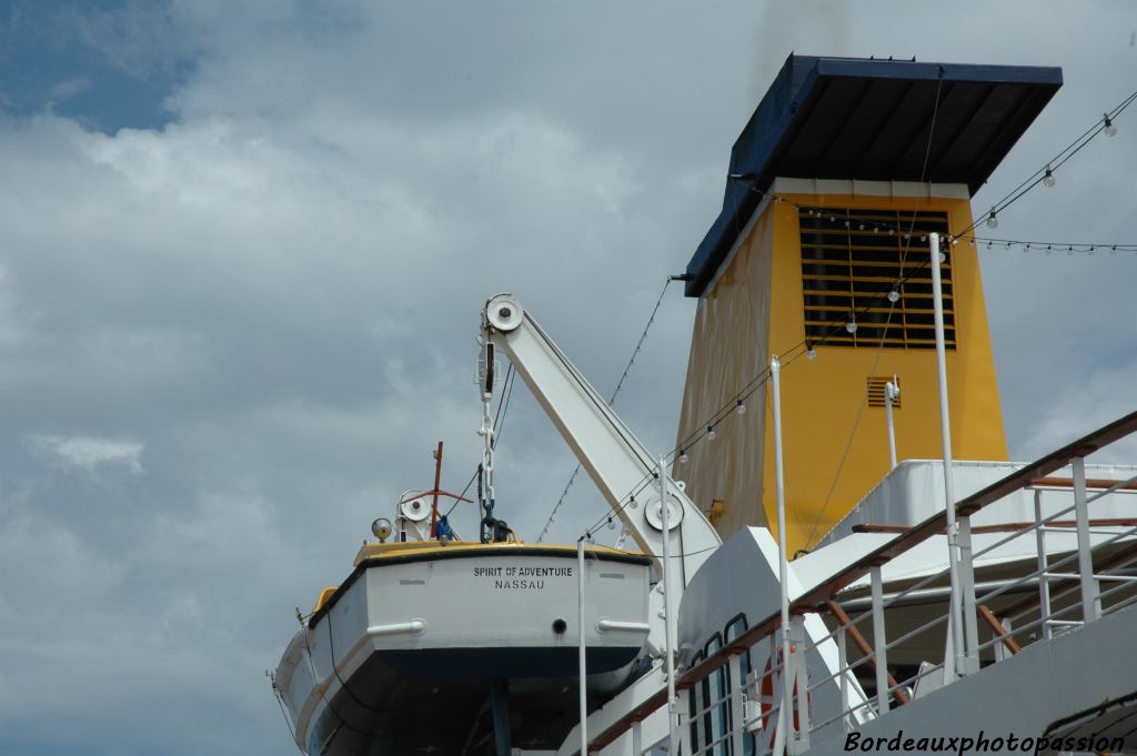 Beaucoup de paquebots sont de la ville de Nassau aux Bahamas. Mais leur propriétaire peut être européen ou américain.