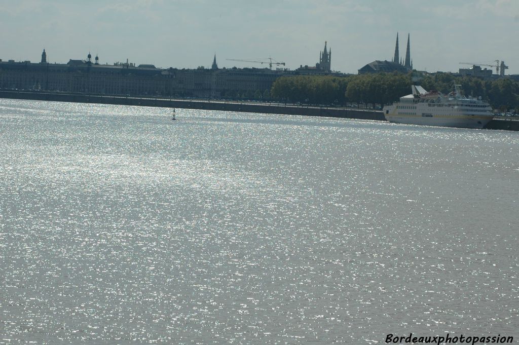 Parfois la Garonne peut ressembler à une mer d'argent.