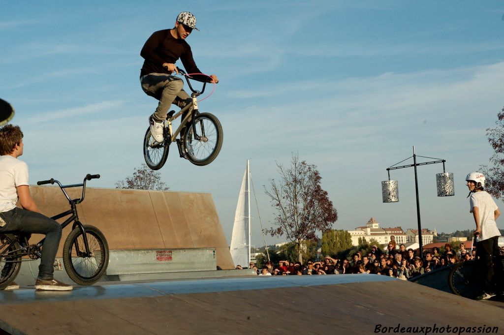 Le bmx avait ses inconditionnels mais les spectateurs ont apprécié les prises de risque quel que soit l'engin utilisé.