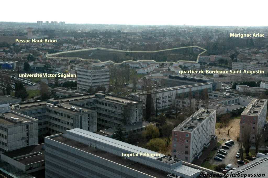 Il possède l'originalité d'être à cheval sur les 3 communes de Bordeaux, Pessac et Mérignac.