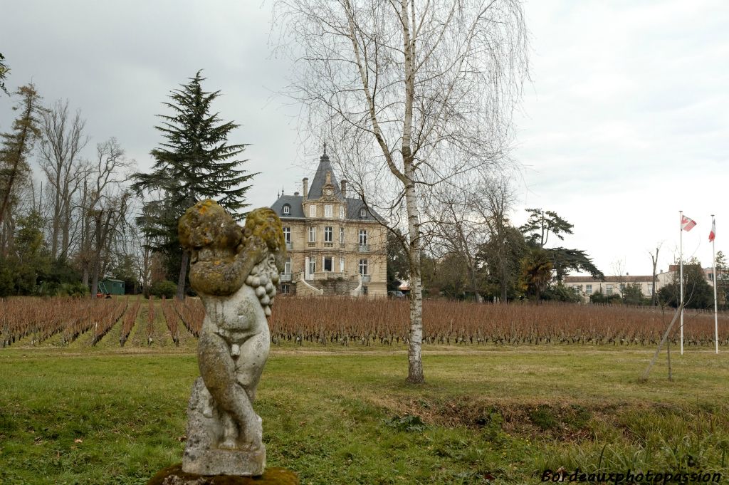Cinq générations se sont succédées depuis l'acquisition de Léon Colin. La famille Chantecaille, négociants quai des Chartrons au début, est toujours présente par la famille Furt.