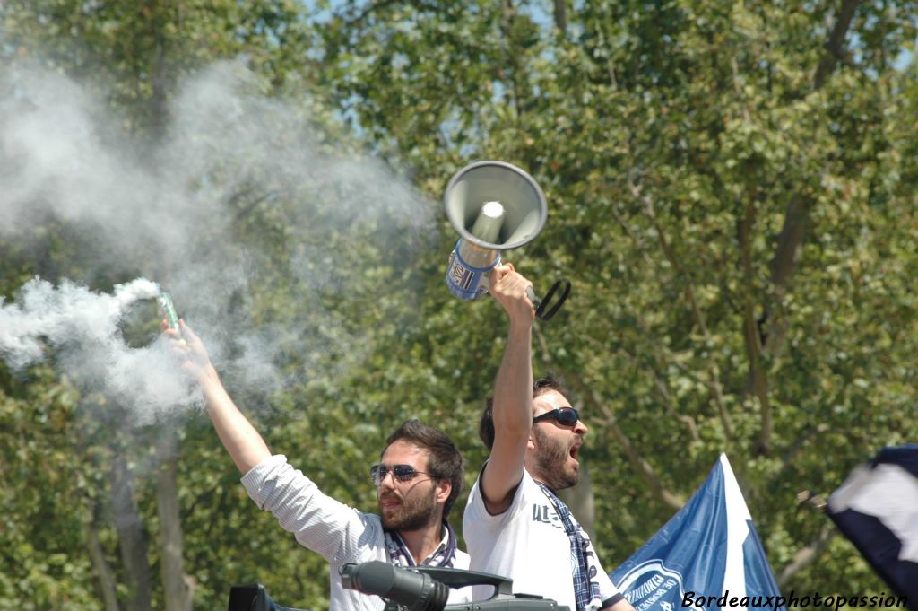 Mais les ultras les réveillent un peu à leur façon !