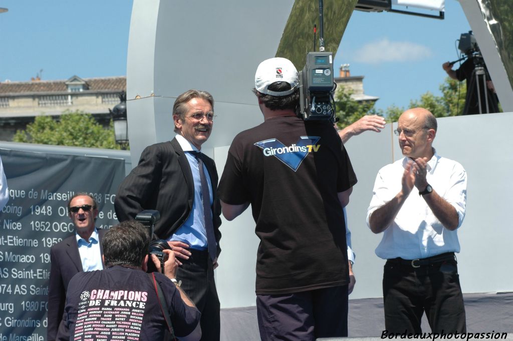 Frédéric Thiriez, président de la Ligue professionnelle de football est revenu de Marseille (un voyage pour rien !) pour remettre le trophée.