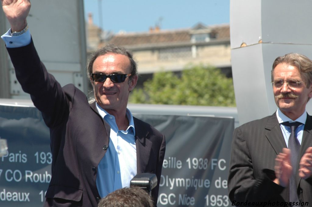 Le président des Girondins, Jean-Louis Triaud est heureux et il le montre.