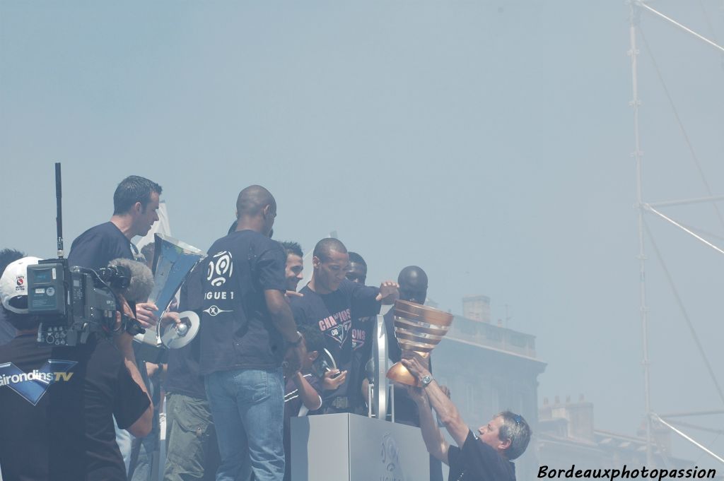 Bordeaux n'est pas que champion, il a gagné la coupe de la Ligue. Pas de fête à cette occasion comme en 2007 mais on pensait bien se retrouver en fin de saison.