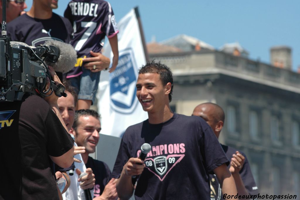 Quand Marouane prend le micro, la foule scande "Chamakh à Bordeaux". Jean-Philippe Doucet le relance...