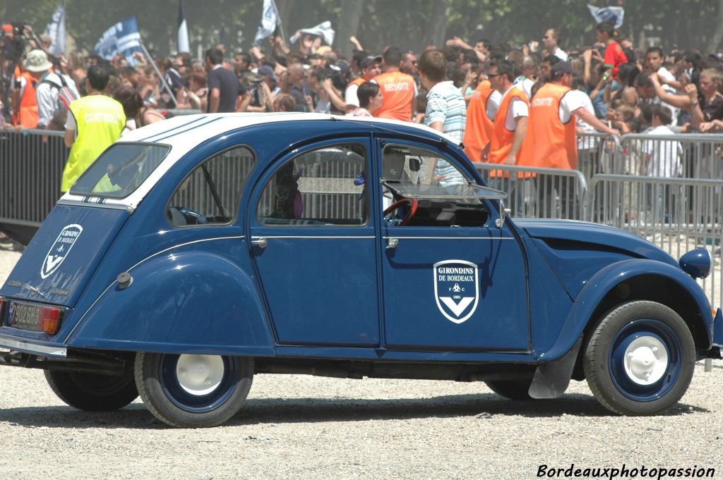 Deux chevaux seulement mais en l'honneur des Girondins de Bordeaux !