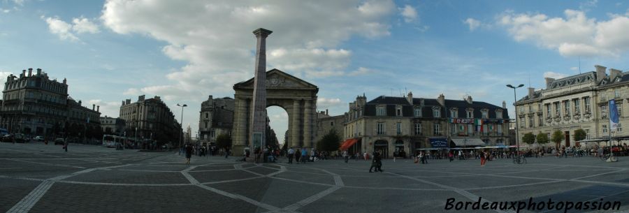La  place de la Victoire, en plein cœur de Bordeaux, ne possède pas de rangs de vigne et pourtant... 