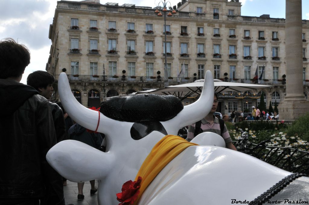 Pile face au plus bel hôtel de Bordeaux.