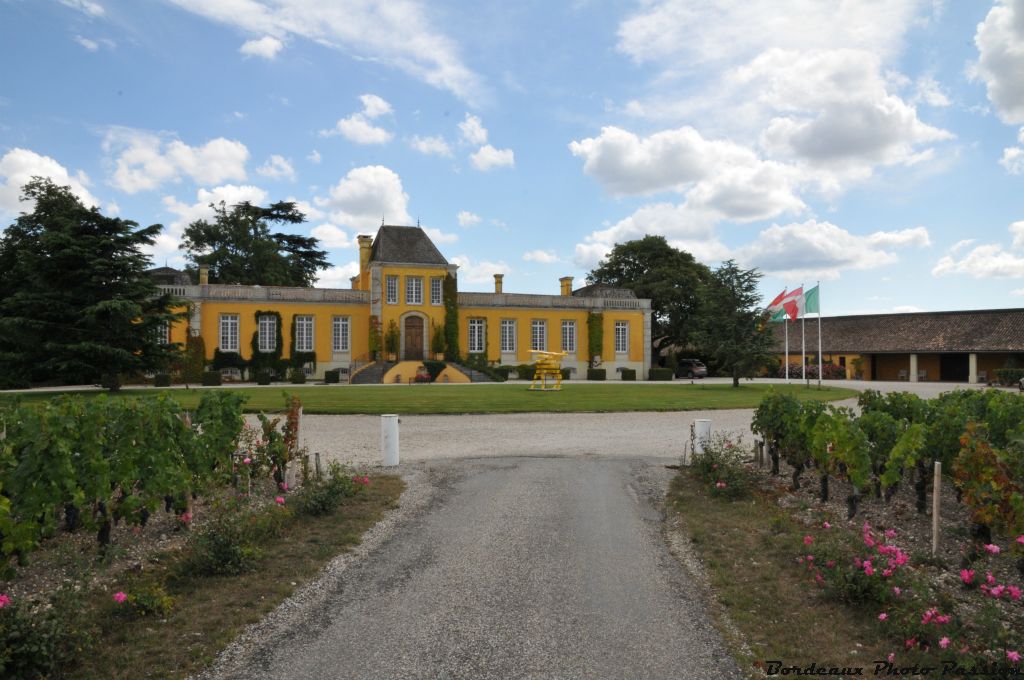 Le château Lafon-Rochet est un grand cru classé 1855 du Médoc à  Saint-Estèphe précisément.