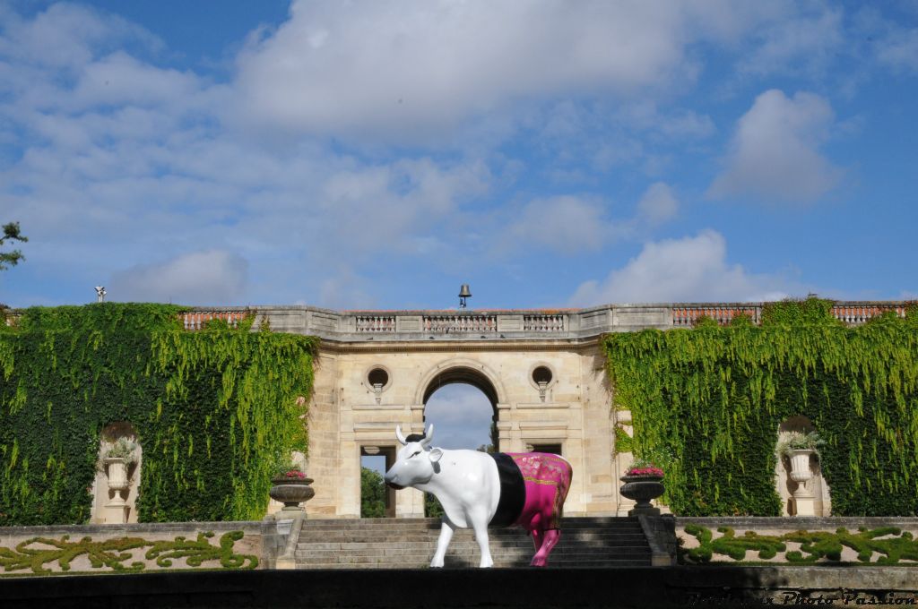 Avouez que la "femme du torero" a bien fait de changer de lieu. Certes sur le cours du Chapeau Rouge elle voyait beaucoup plus de monde ainsi que les peintres le premier dimanche de chaque mois...