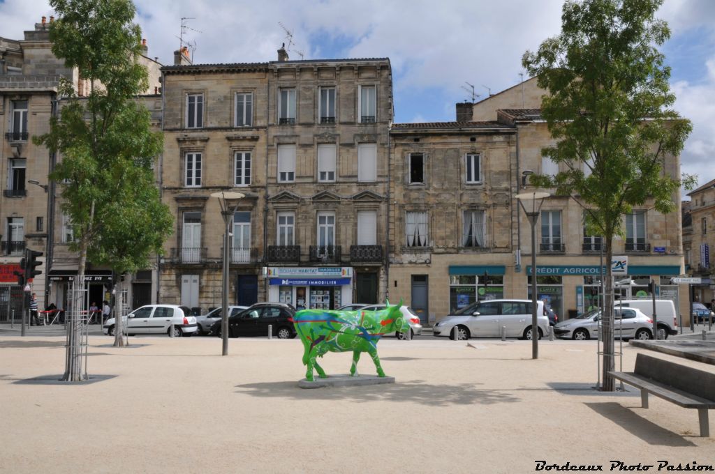 Son nom est Cow Aquitable, la banque propriétaire de l'animal étant toute proche.