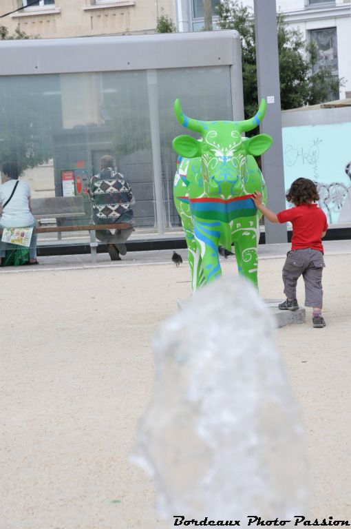 La vache est un animal sympathique aux yeux des petits et des grands.