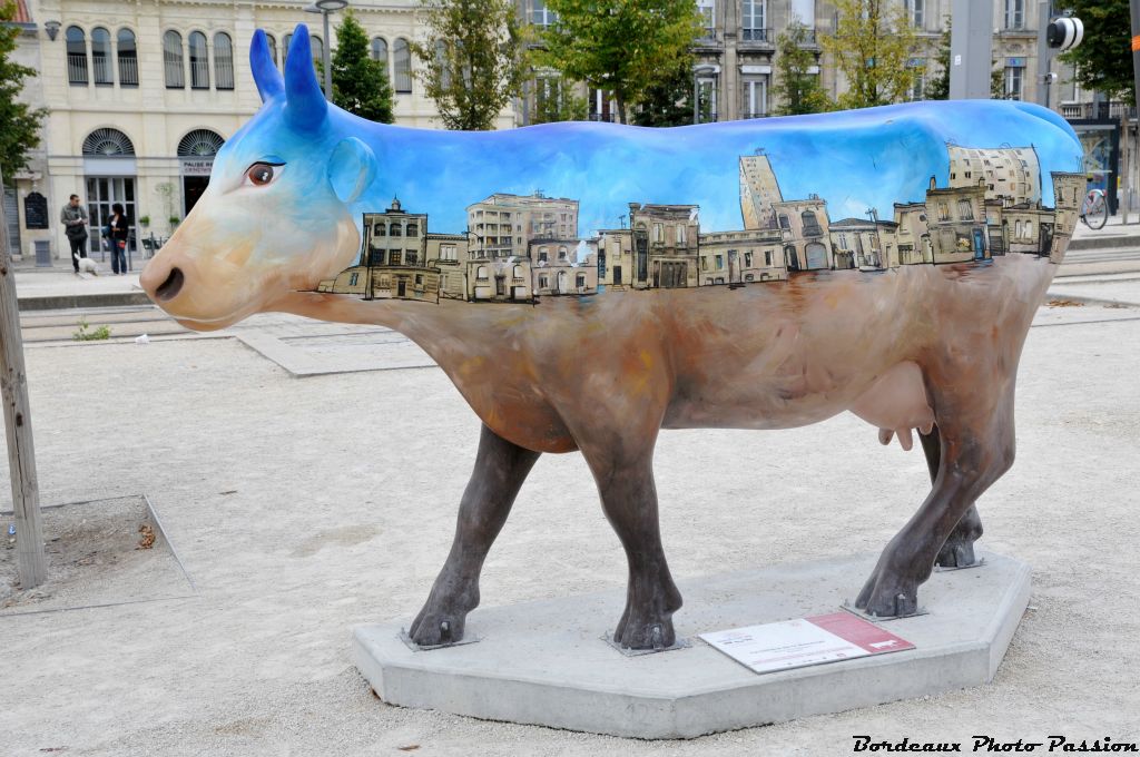 Marie France Mignano a choisi le quartier de la Benauge où se trouve le bovidé et l'usine Cacolac.