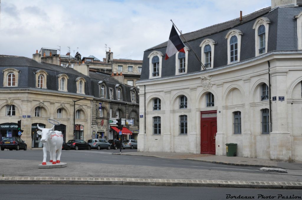 Dans le prolongement des allées de Tourny, exactement sur la place du même nom, c'est "Grand cru Bordelait" de Margaux Keller.