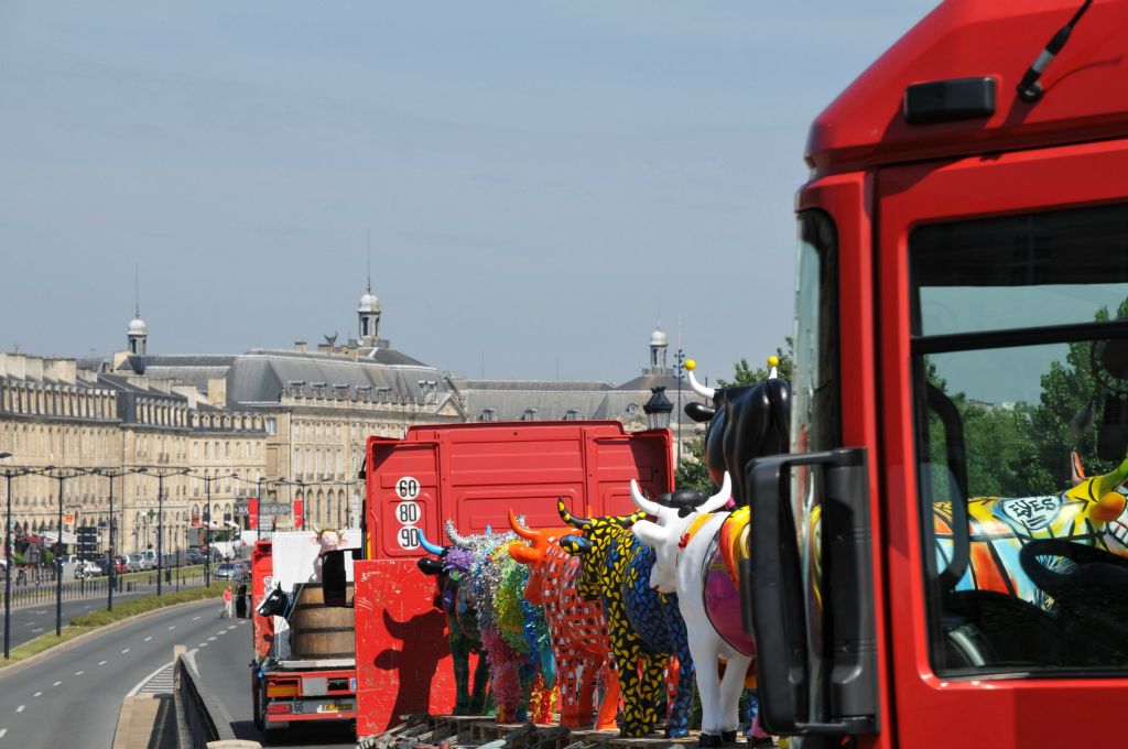 la façade des quais de l'autre.