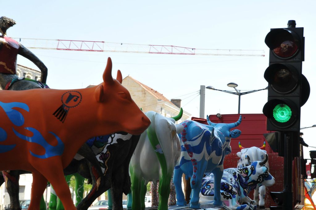 Quand une vache orange observe un feu vert, est-ce qu'elle voit rouge ?