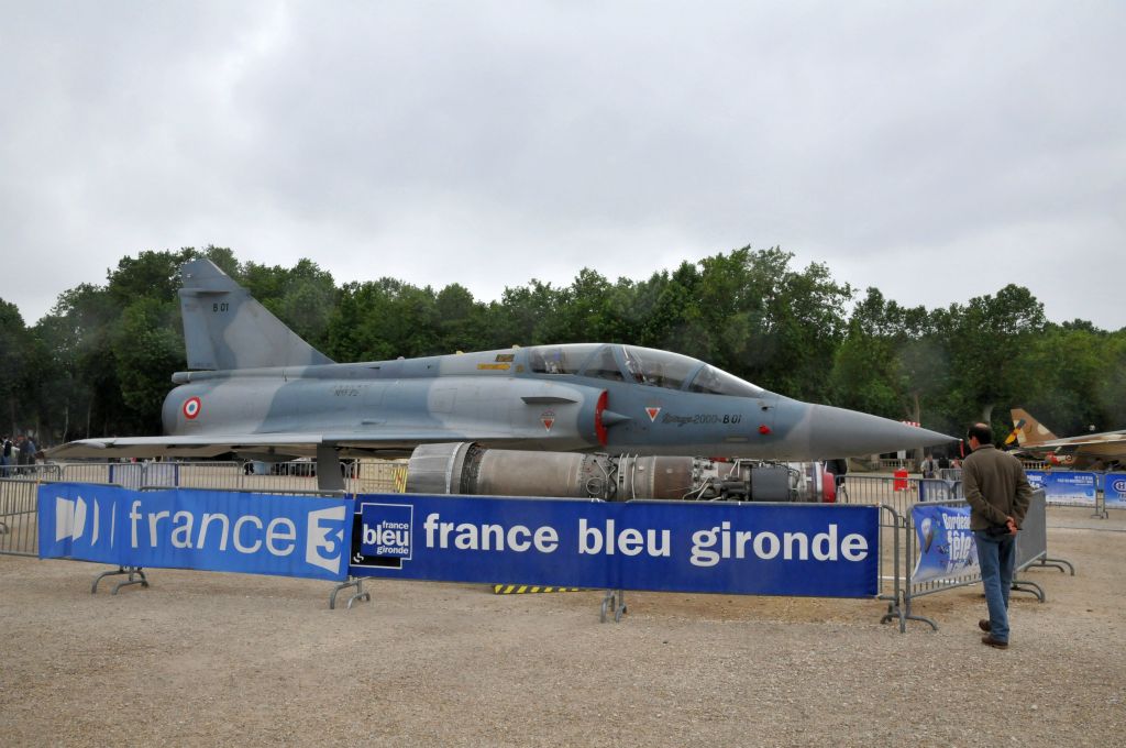 Un Mirage 2000 et son moteur Snecma.