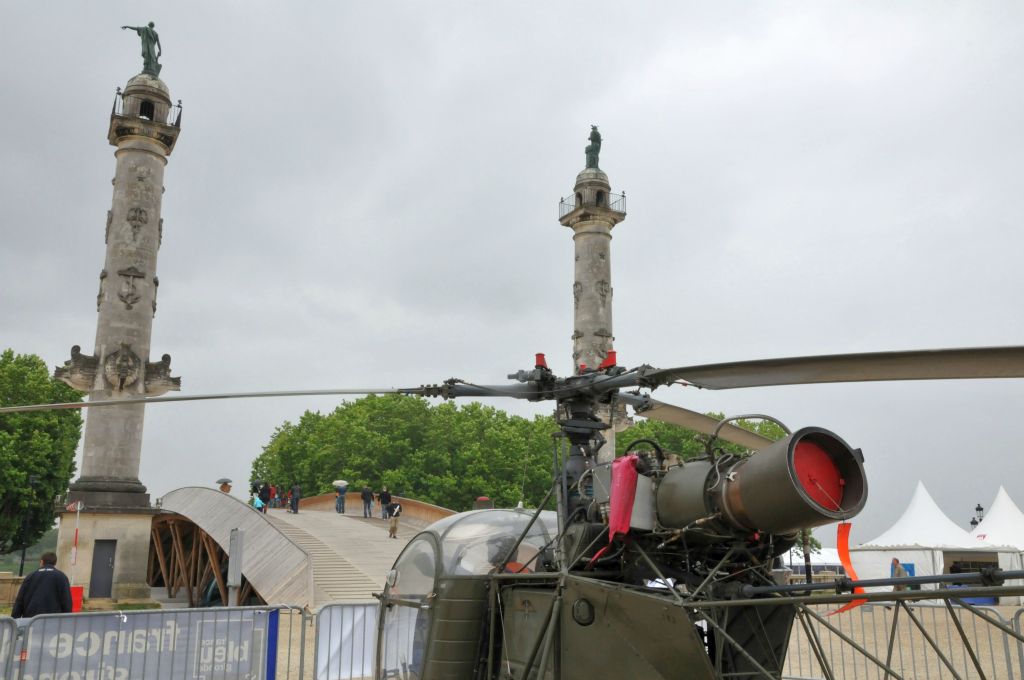 Un petit tour d'hélicoptère pour aller dire bonjour aux statues perchées en haut des colonnes rostrales ?