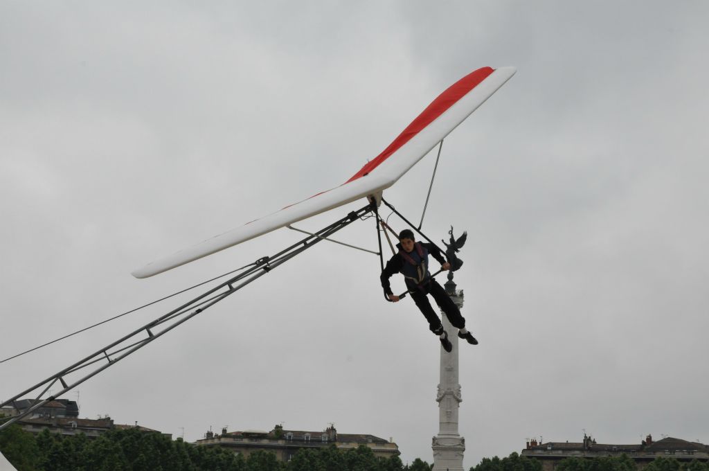 ...aller dire bonjour à la République ailée en haut du monument des Girondins.