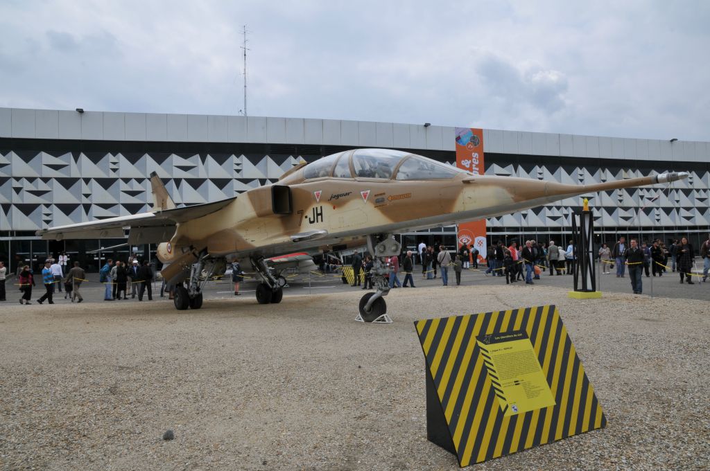 Si l'on est spécialiste de l'aéronautique, cet avion mytique n'a pas de secret, par contre pour les non-avertis des panneaux apportaient de précieux renseignements.