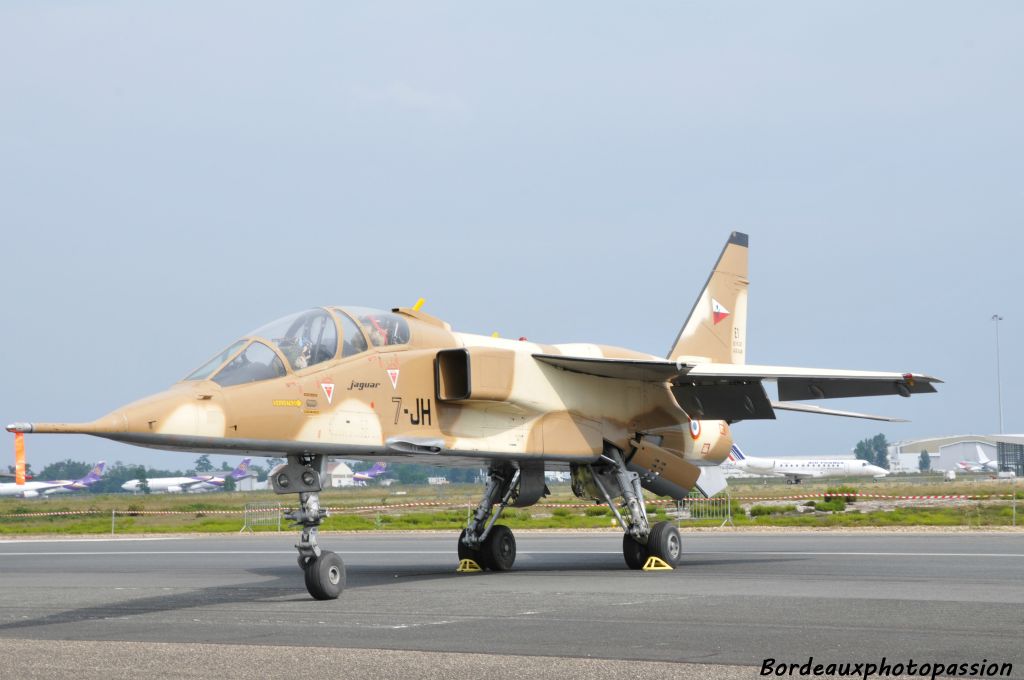 Un Mirage F1 dans sa livrée sable.