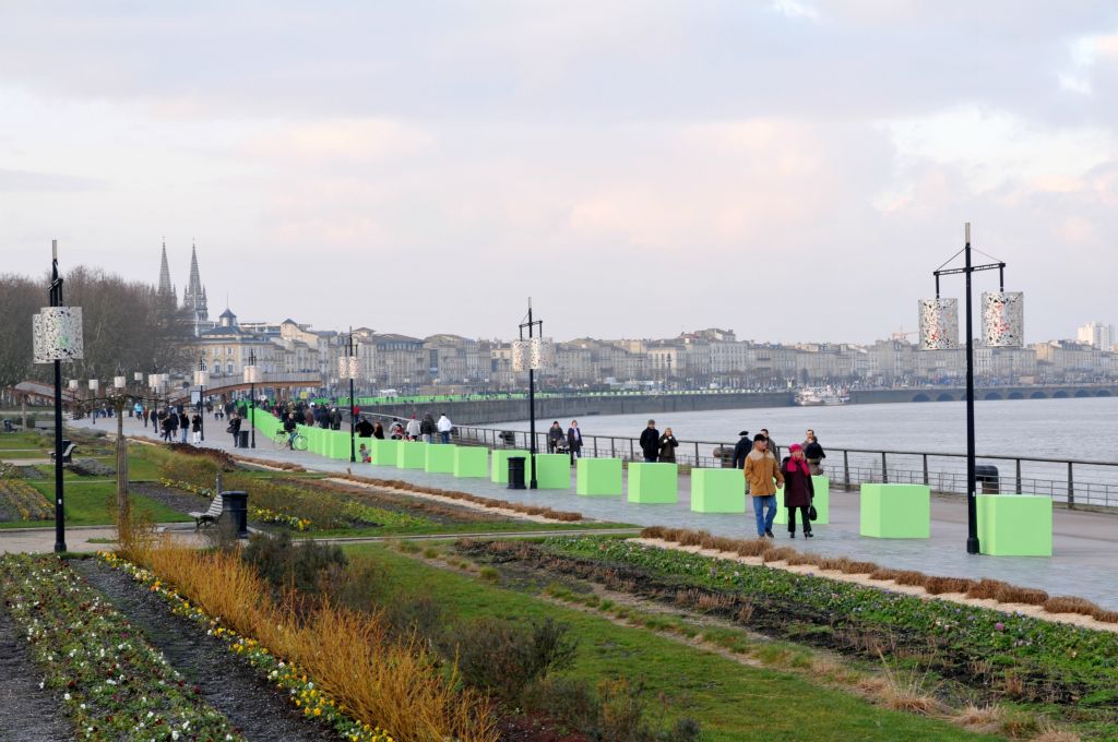 Pas moins de 200 cubes peints dans un dégradé subtil de vert.