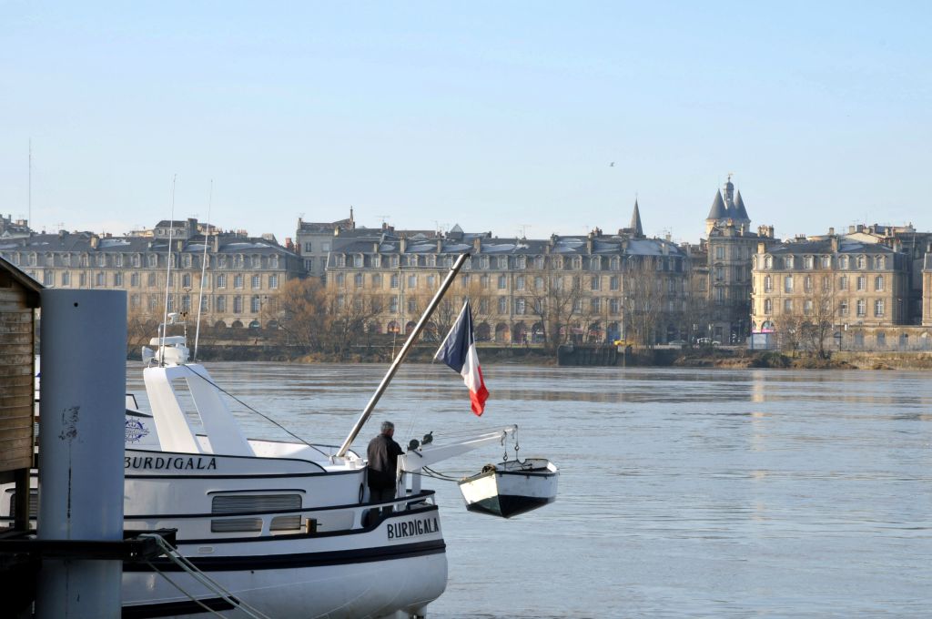 Il est 9 heures, le port s'éveille.