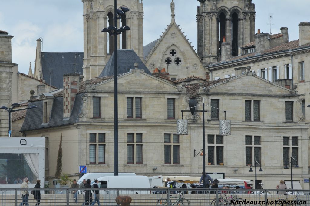 Elles furent construites vers 1680 par un bourgeois et marchand bordelais.