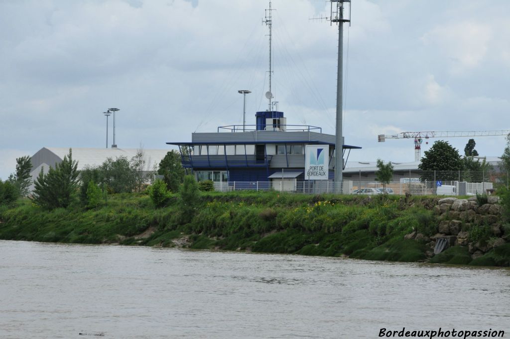 La capitainerie du port.