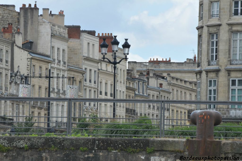 Quelques magnifiques hôtels particuliers et immeubles du cours du Chapeau Rouge.