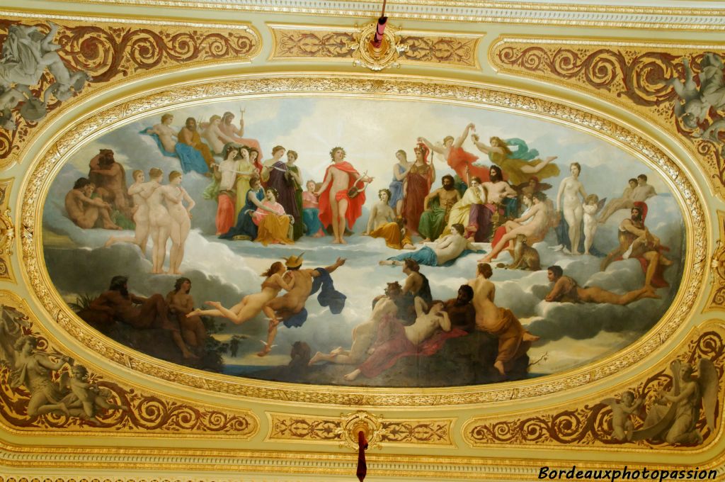 Est-ce pour admirer au plafond l'œuvre de William Bouguereau ?