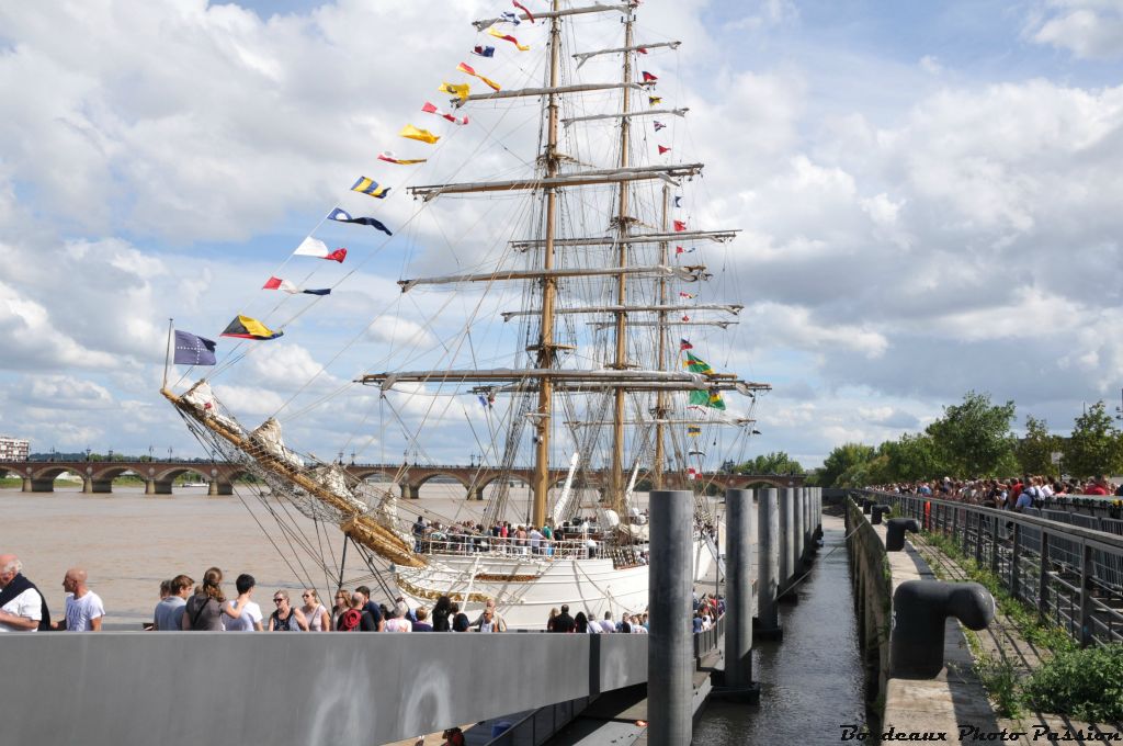 Le Cisne Branco est à quai. Le trois-mâts de la marine nationale brésilienne  se laisse visiter gratuitement pour le plus grand bonheur des touristes.